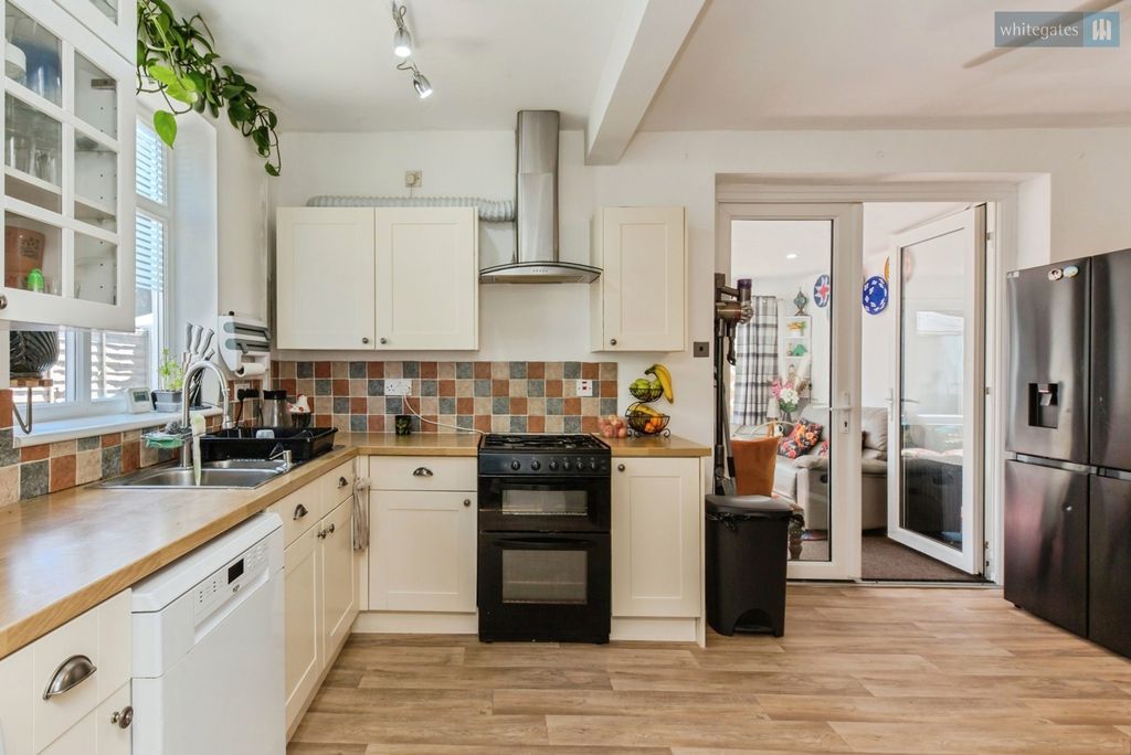 Property photo 3 of 17 Pbox-Img.Jpg