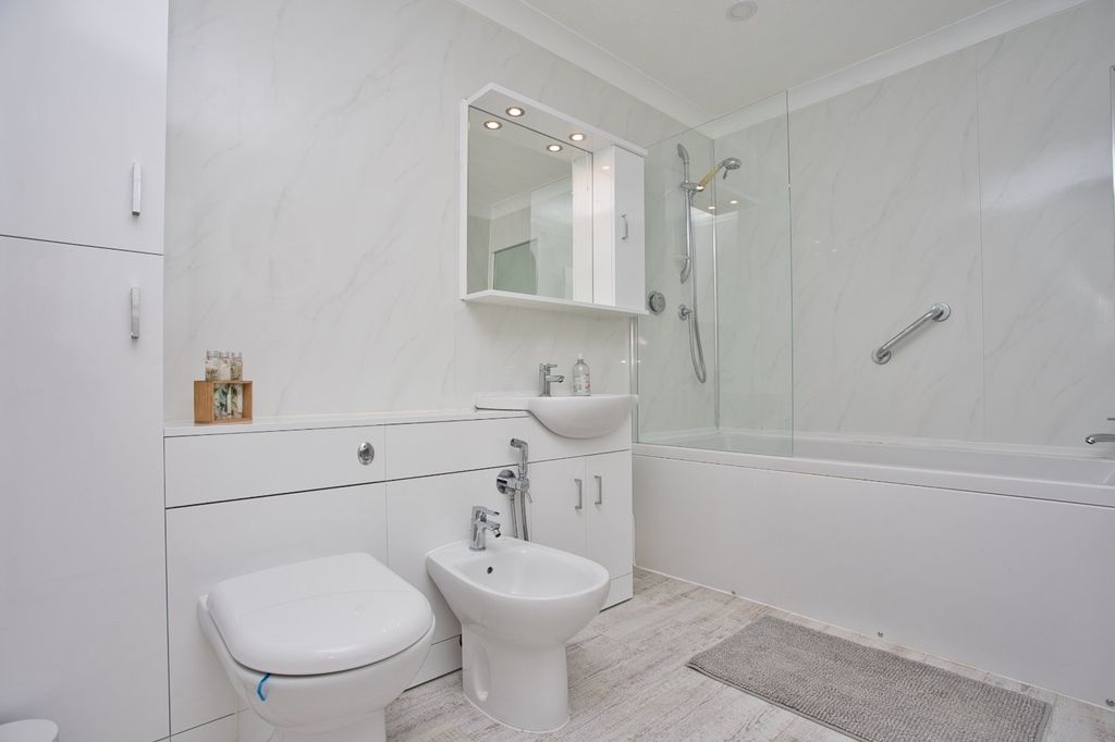 Additional image 13 of 2 bed flat for saleThe Leas, Folkestone CT20