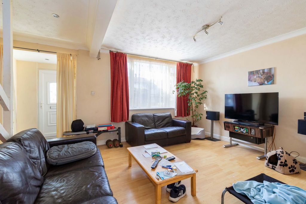 Property photo 2 of 9
