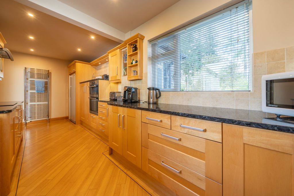 Property photo 3 of 35 Kitchen