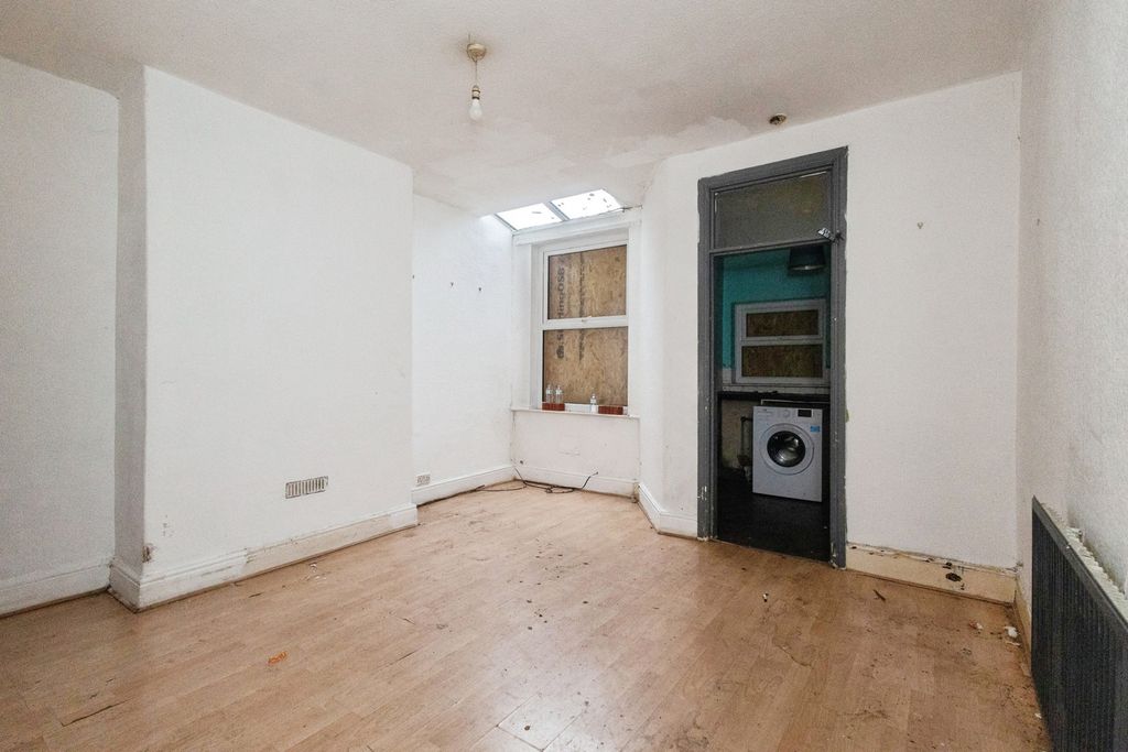 Property photo 2 of 20 Pbox-Img.Jpg