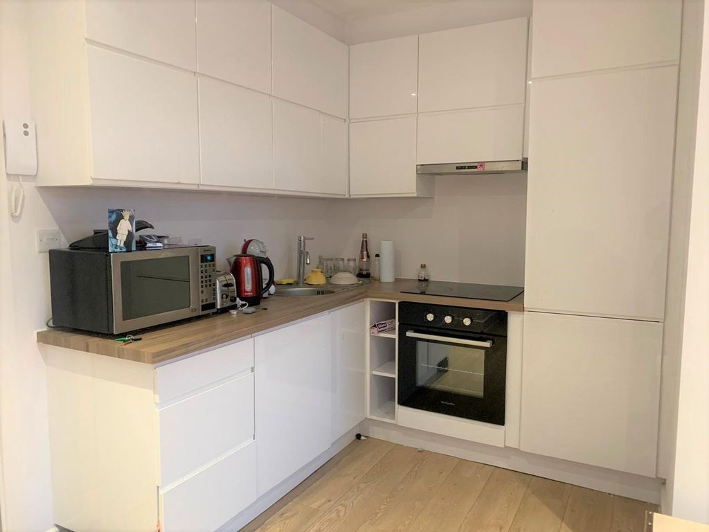 Property photo 2 of 6 Kitchen