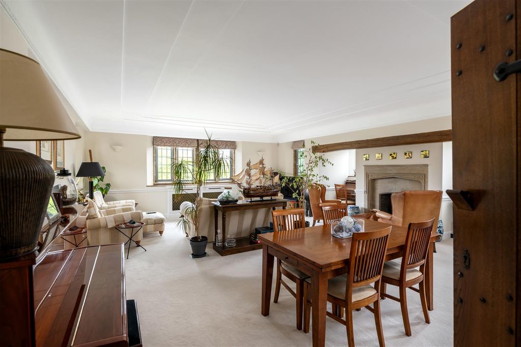 Additional image 16 of 2 bed flat for saleStuart Way, East Grinstead RH19