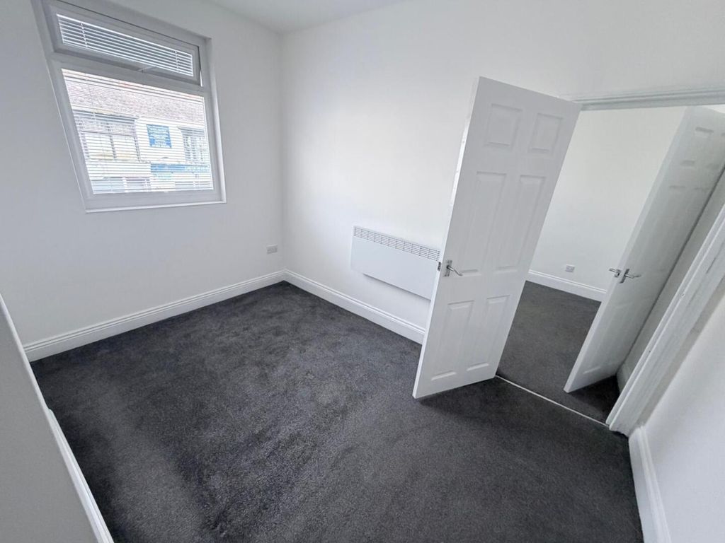 Property photo 3 of 12 d0697F6c-B01F-4Bb5-86cd-4E75Cf773cc0.Jpg