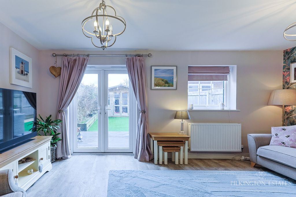 Property photo 2 of 19 4514633