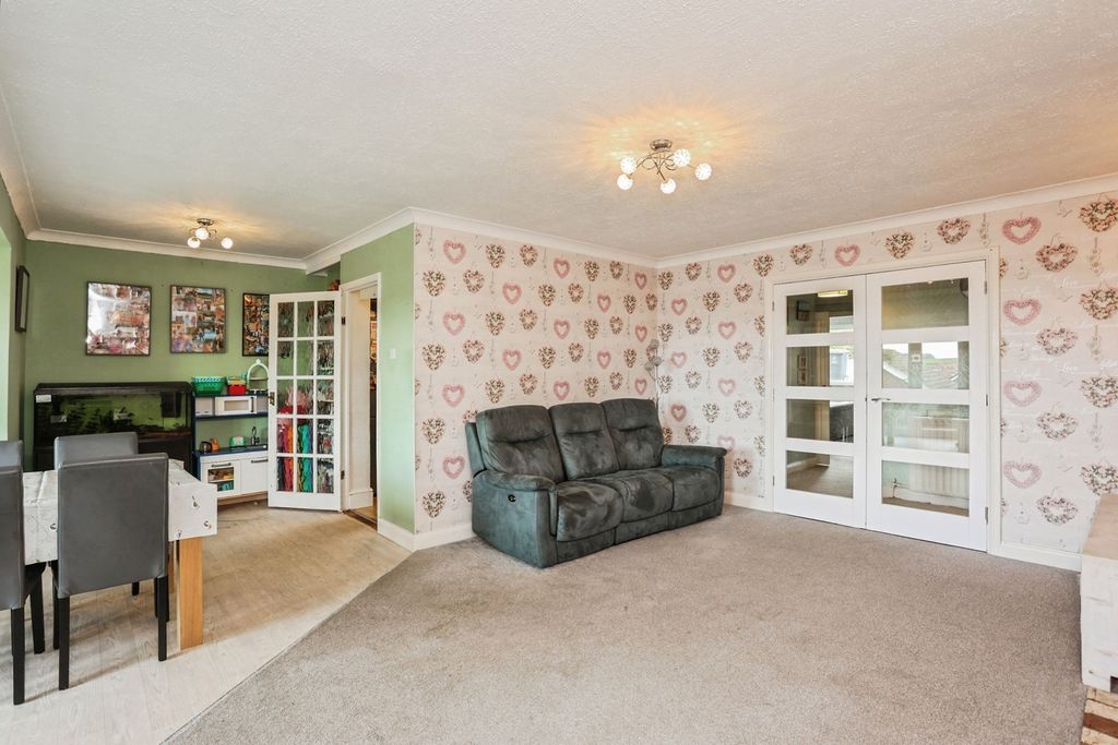 Property photo 2 of 17 Living Room