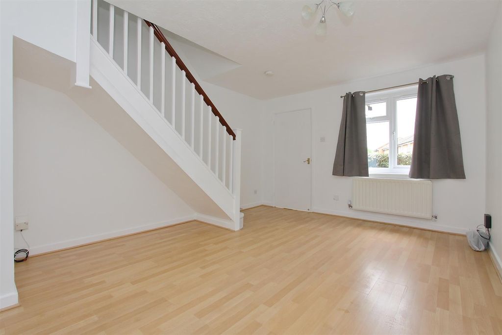 Property photo 3 of 15 55 Barons Mead (4).Jpg