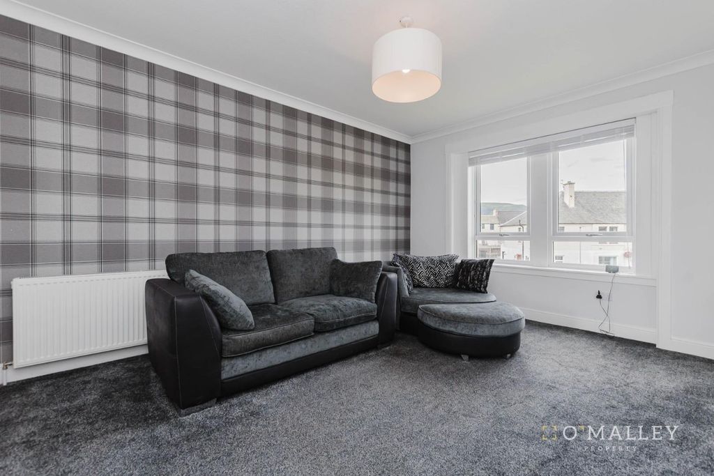 Property photo 2 of 12 Lounge