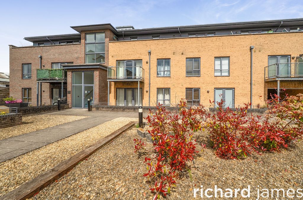 Property photo 1 of 12 A95Ffc8107E847E19c942F7Baaa82B69