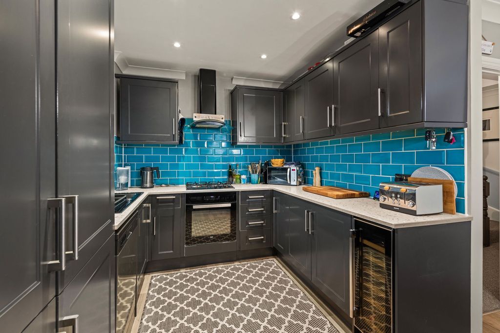 Property photo 2 of 30