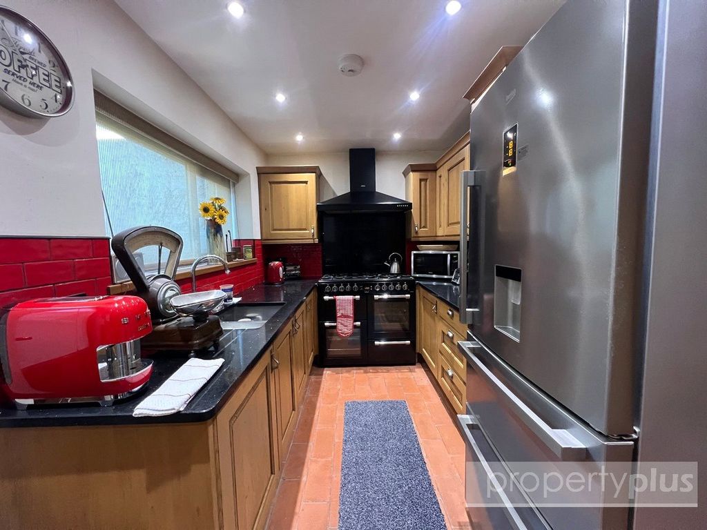 Property photo 2 of 14 Picture No. 11