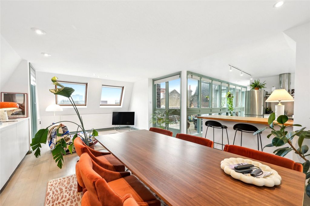 Property photo 3 of 12 Dining
