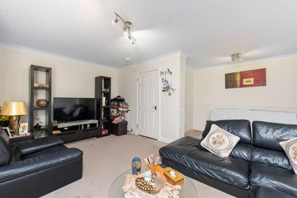 Property photo 2 of 33