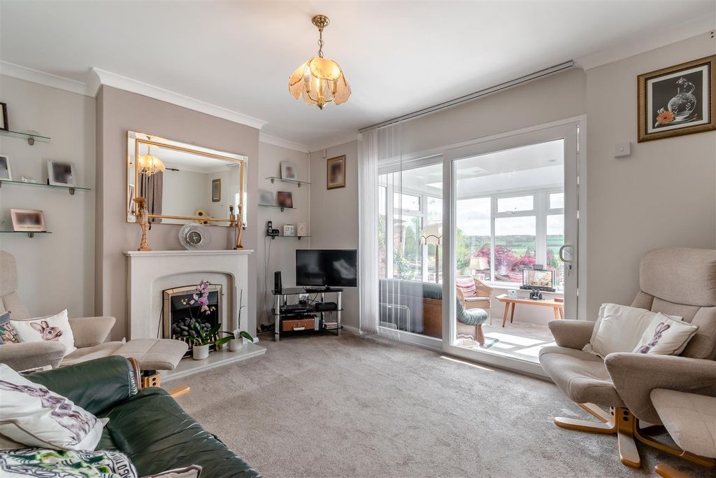 Property photo 3 of 16 8644140-Interior02.Jpg