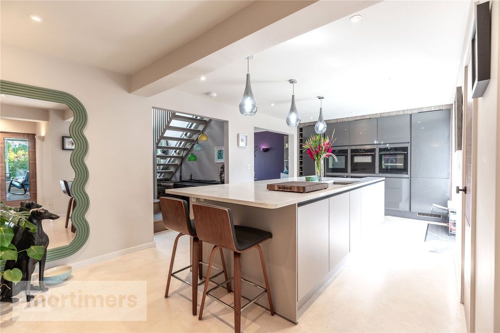 Property photo 3 of 35 Breakfast Kitchen