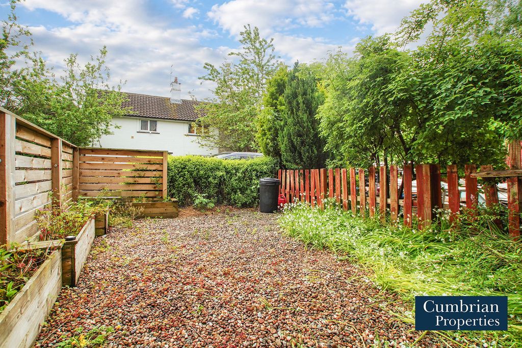 Property photo 2 of 13 Garden