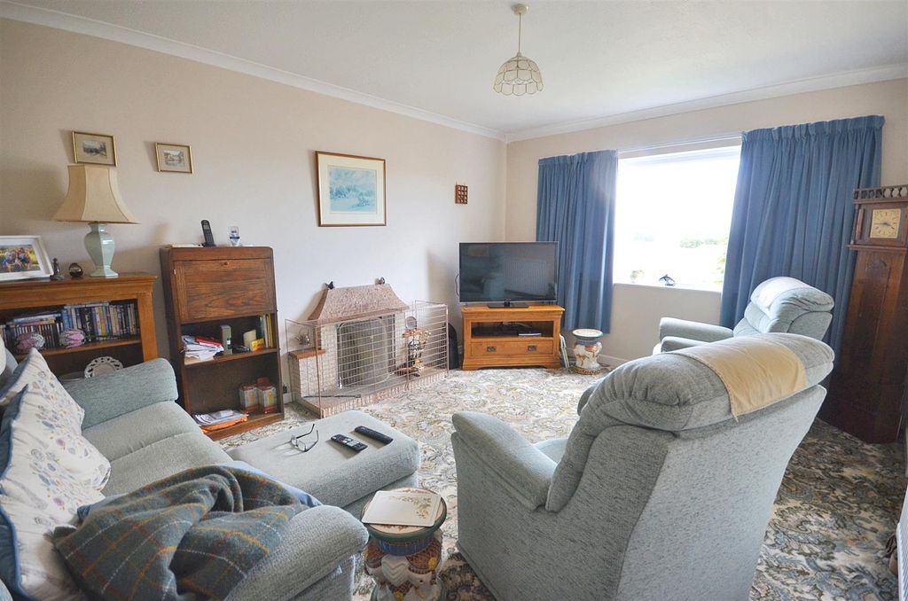 Property photo 3 of 10 Sitting Room