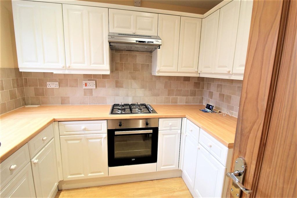 Property photo 3 of 6