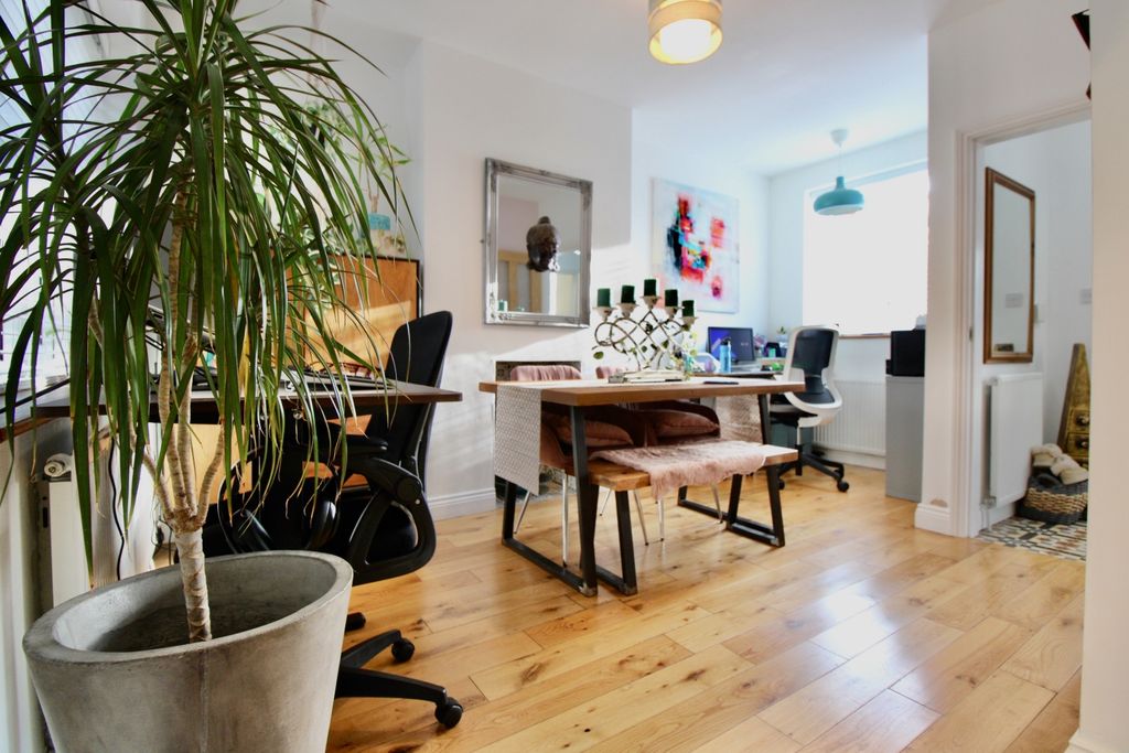 Property photo 3 of 15 Lounge Diner