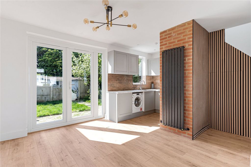 Property photo 3 of 17 Picture No. 30