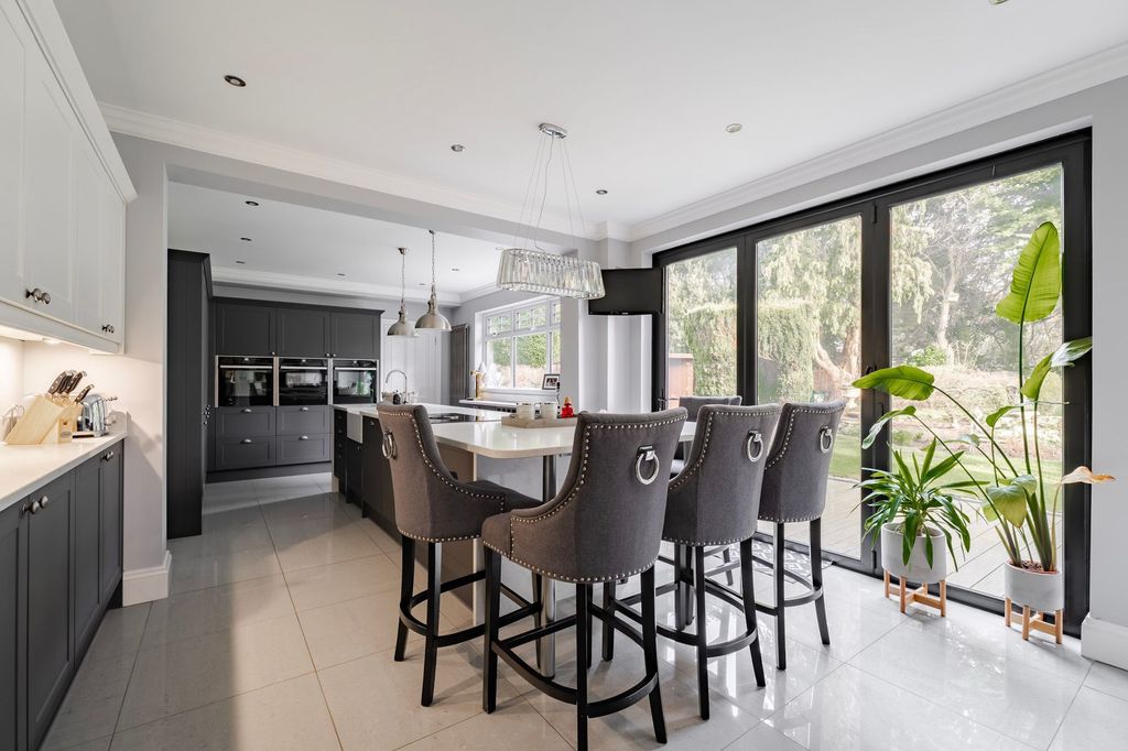 Property photo 2 of 30