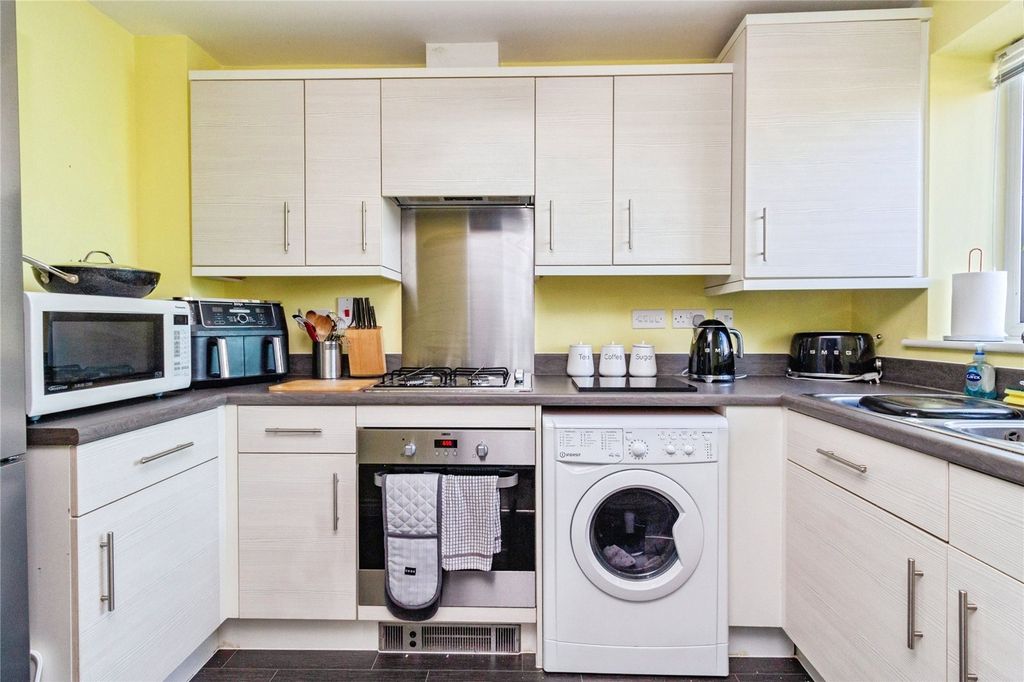 Property photo 2 of 12 Kitchen