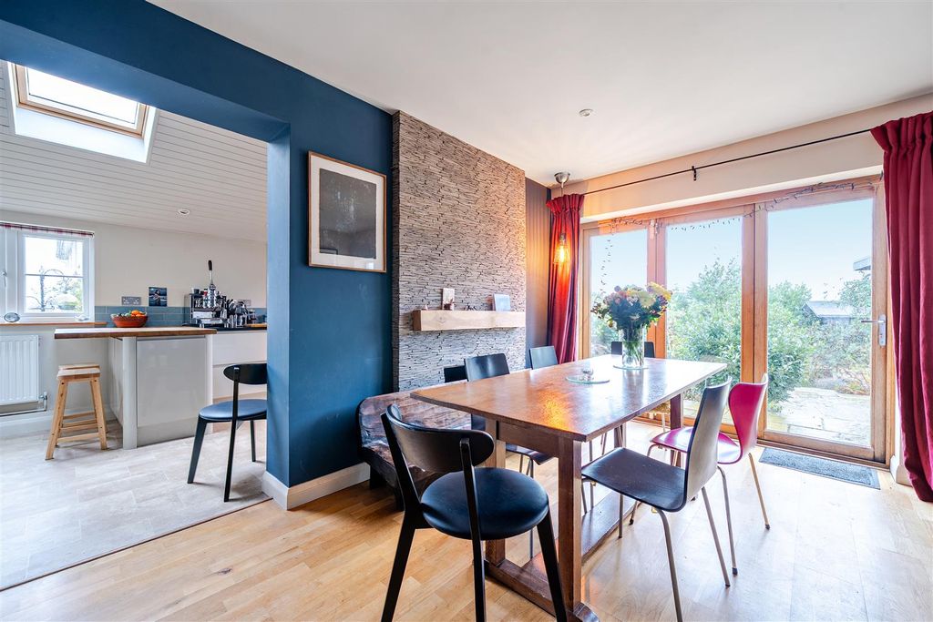 Property photo 3 of 22 Dining