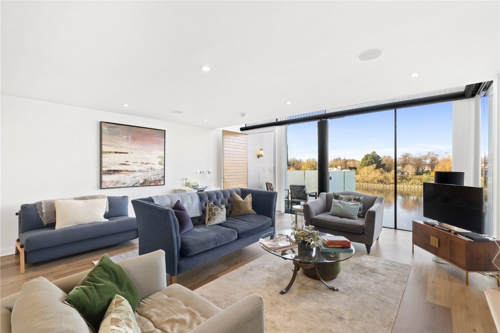 Property photo 1 of 12 Reception