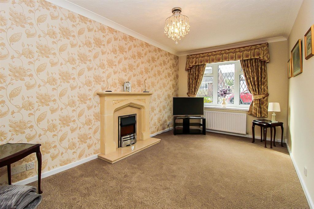 Property photo 2 of 9 Living Room