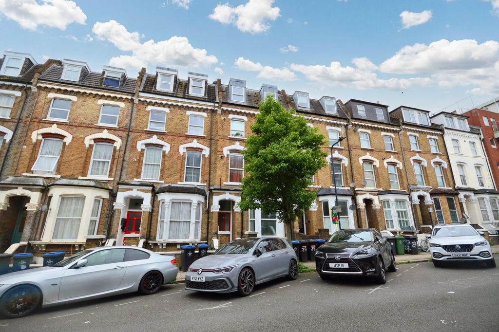 Property photo 1 of 10 Flat E, 29 St Julians Road, London, Nw6 7Lb