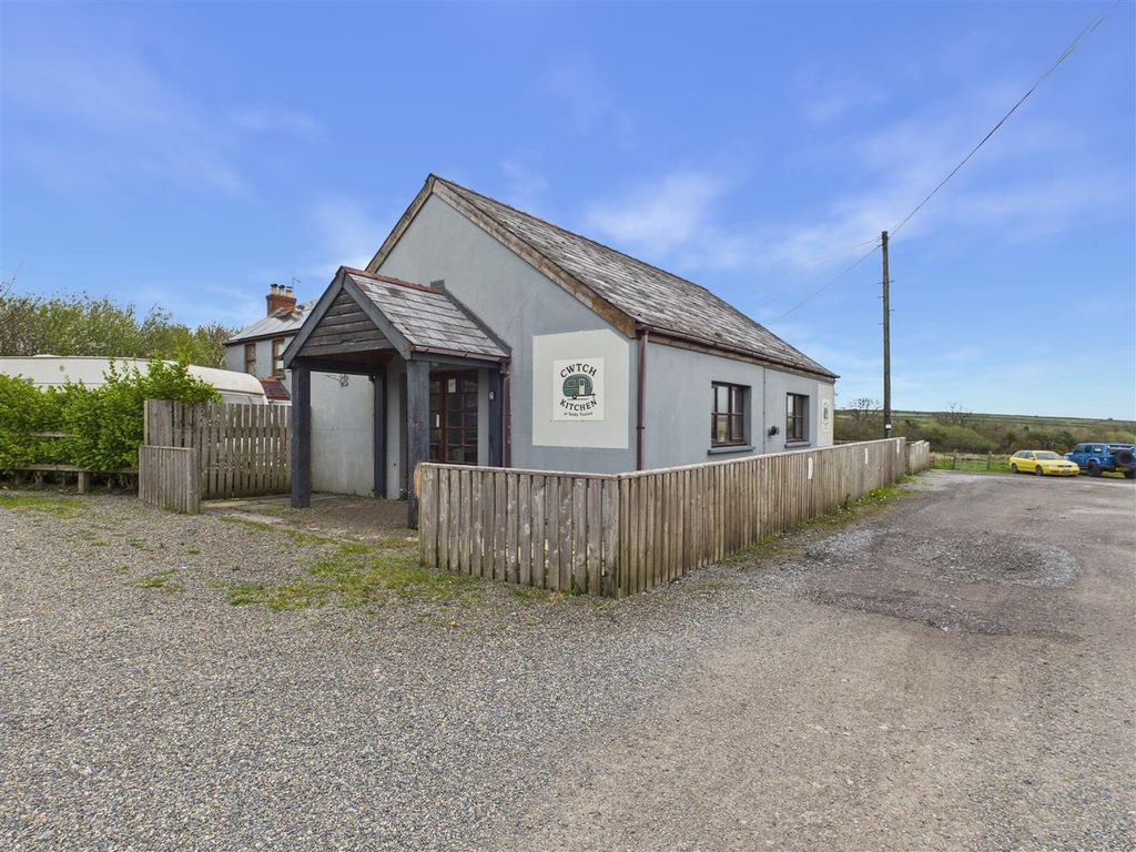 Property photo 1 of 15 Externally