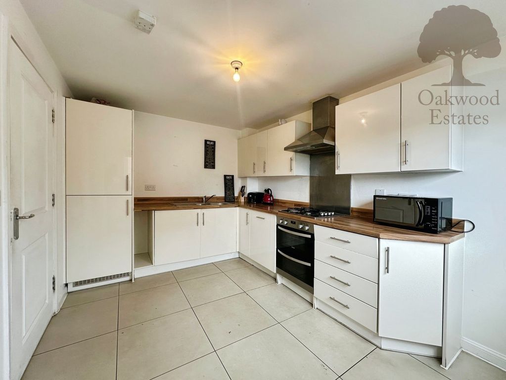 Property photo 3 of 17 Kitchen