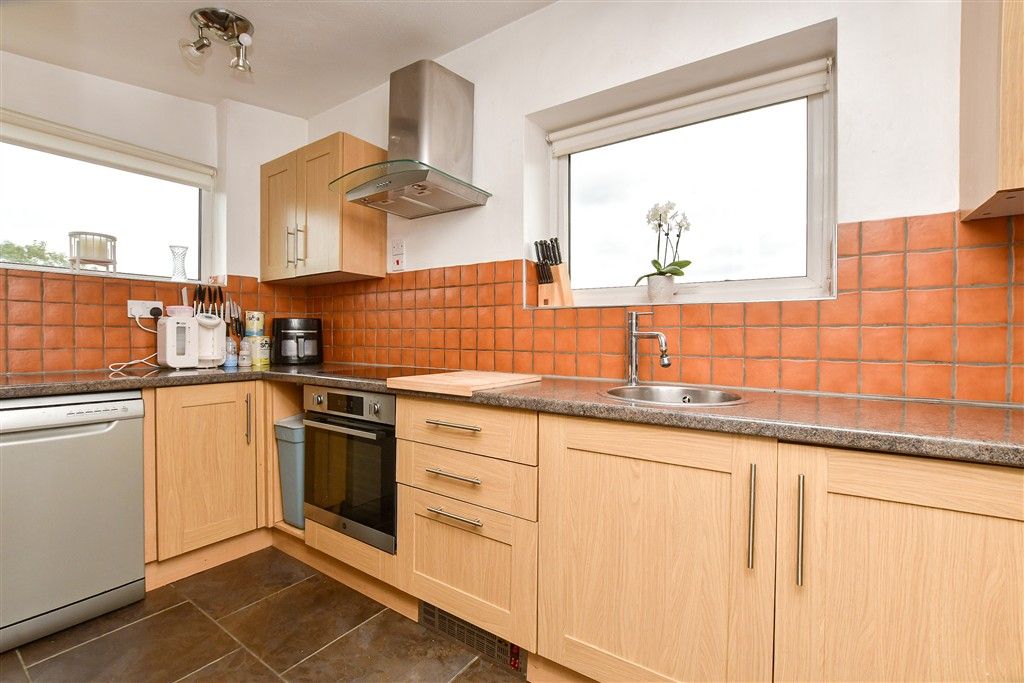 Property photo 3 of 8 Kitchen
