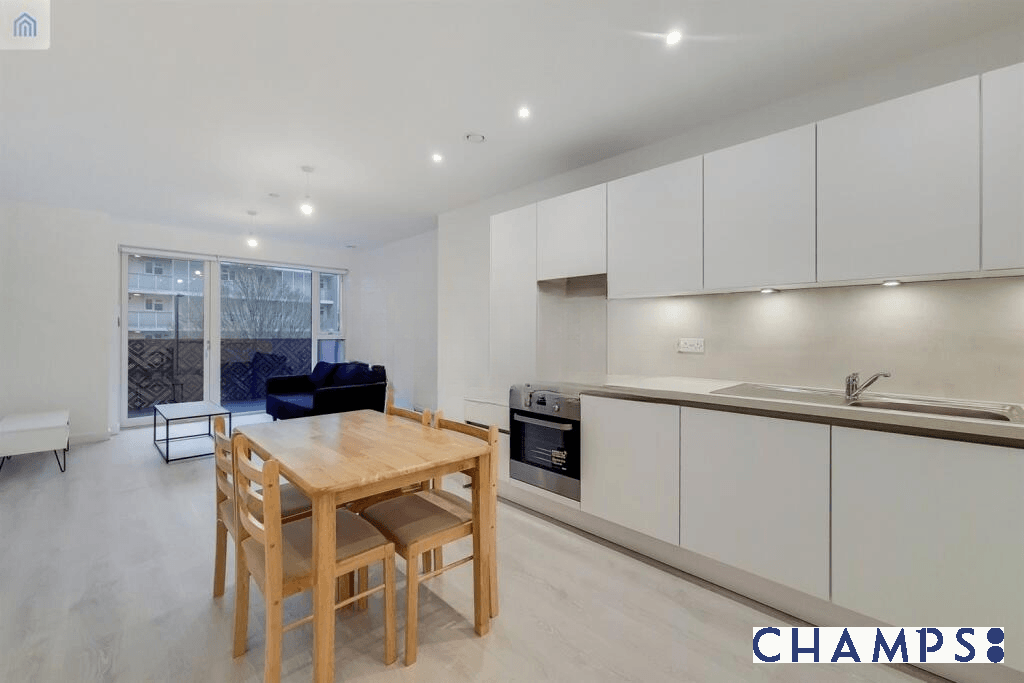 Property photo 1 of 6 2 Bedroom Apartment To Let