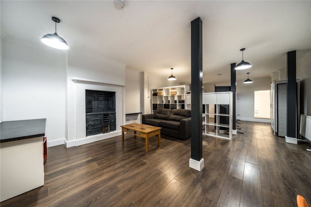 Property photo 1 of 9 Living Space