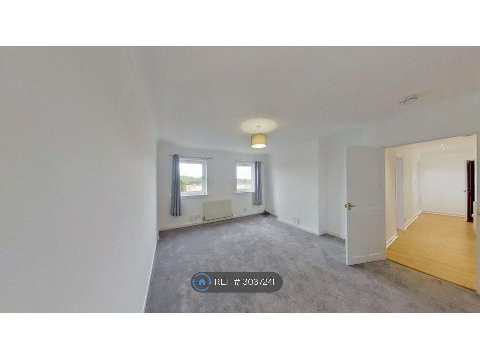 Property photo 3 of 10 Living Room