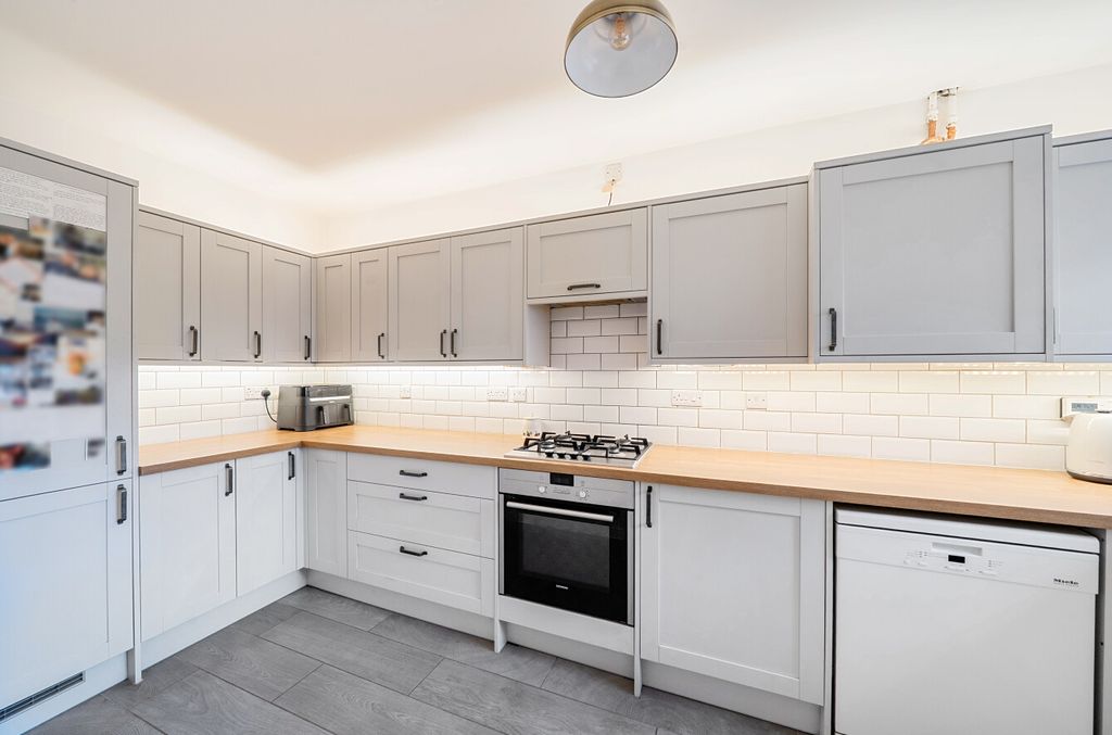 Property photo 2 of 18 153455614
