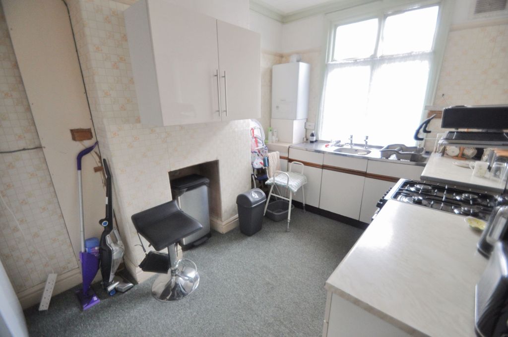 Property photo 3 of 37