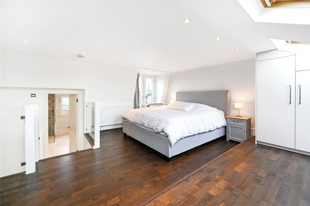 Property photo 3 of 13 Bedroom