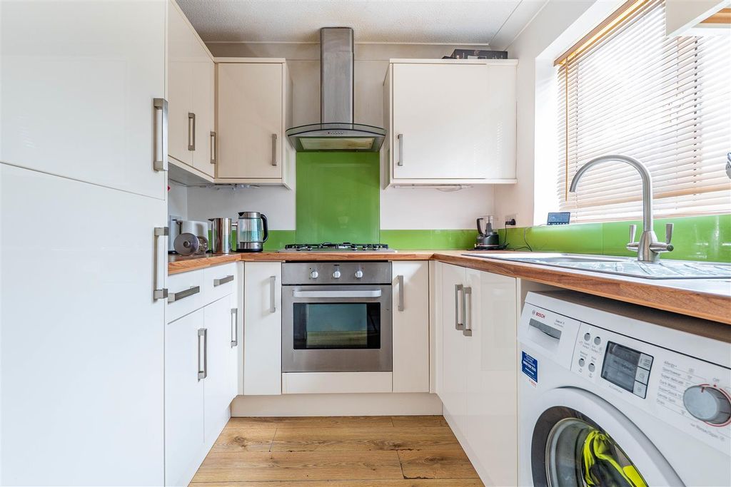 Property photo 3 of 17 Kitchen