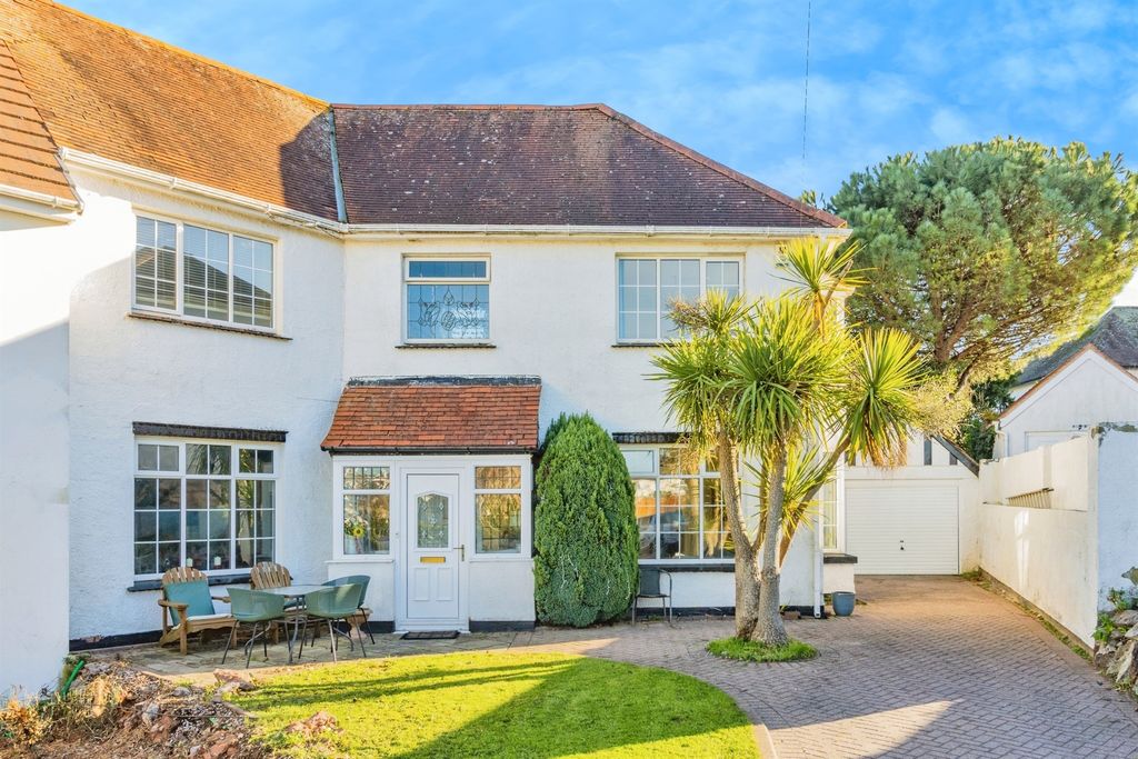 Property photo 1 of 32