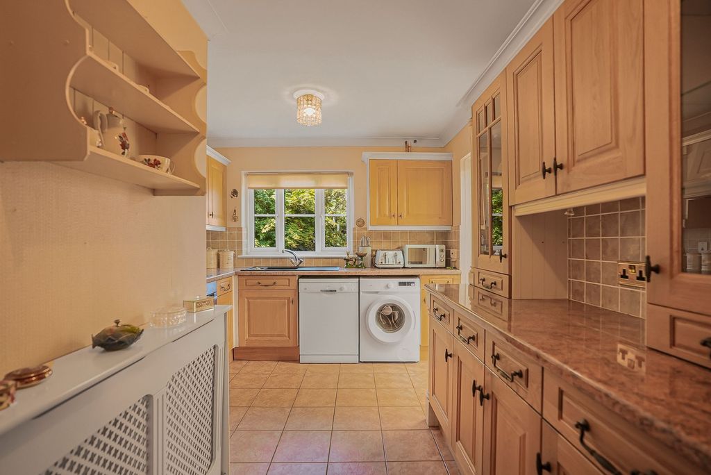 Property photo 3 of 28
