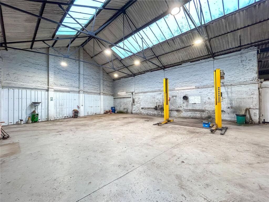 Property photo 3 of 9 46859_Cmm240077_Img_02_0000.Jpeg