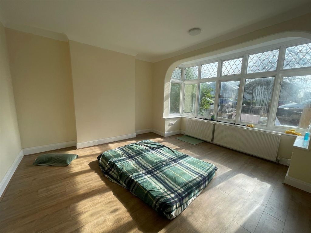 Property photo 2 of 7 Gallery