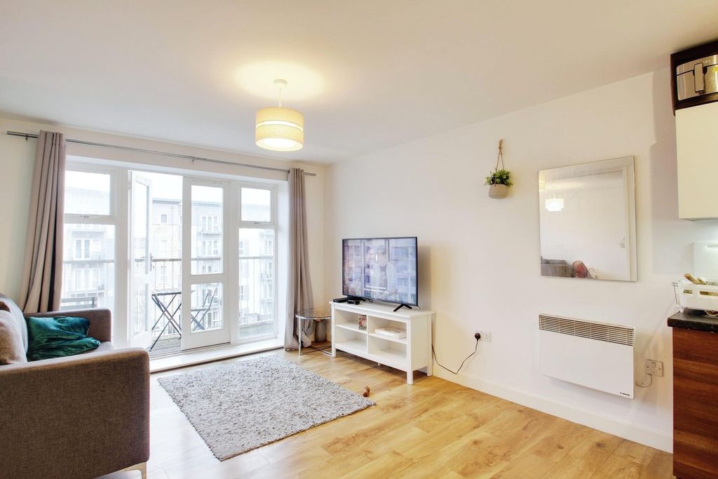 Property photo 2 of 9