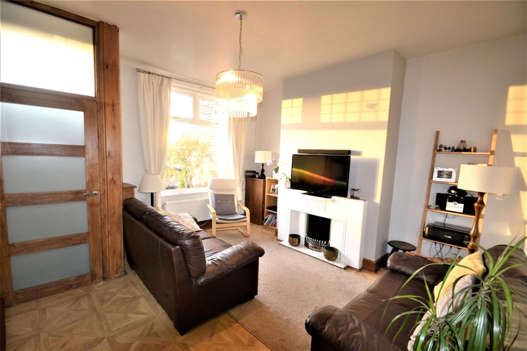 Property photo 2 of 17