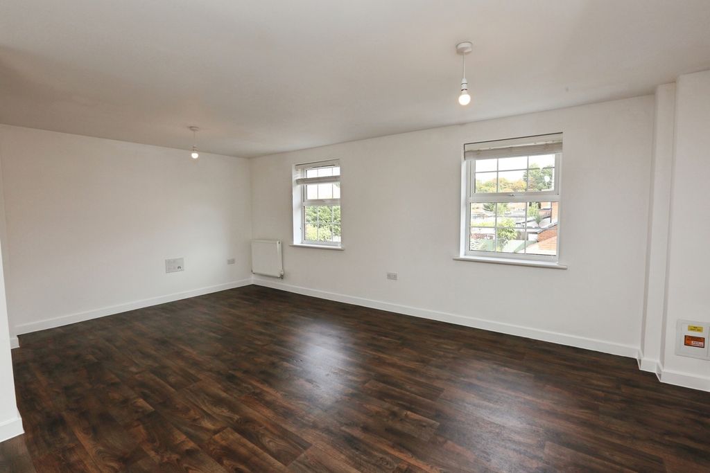 Property photo 3 of 8 Lounge