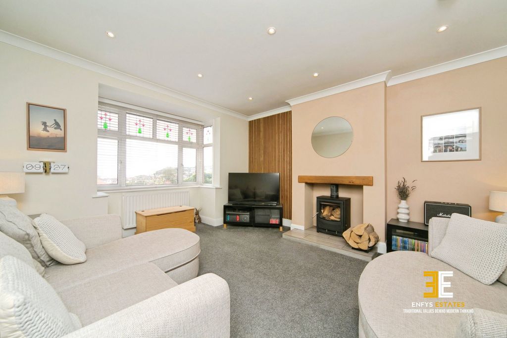 Property photo 2 of 34