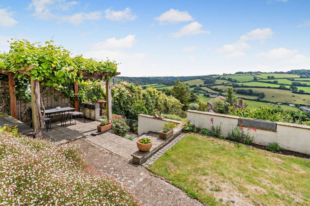 Property photo 2 of 22 Garden