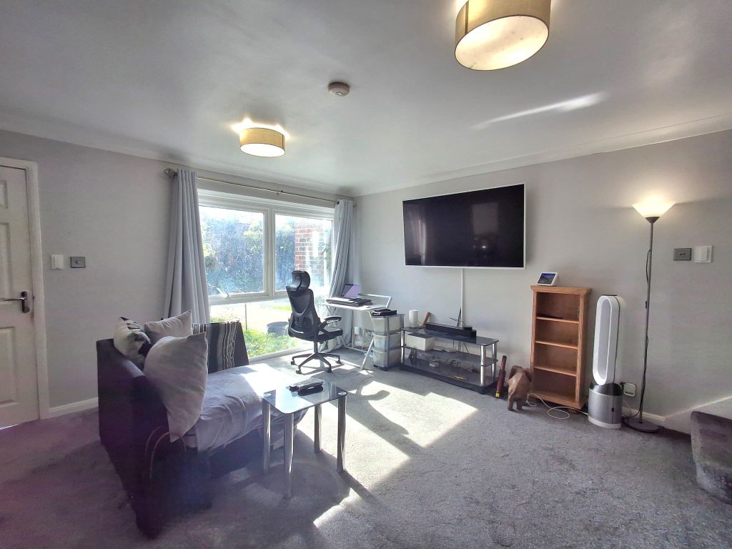 Property photo 3 of 10 Lounge
